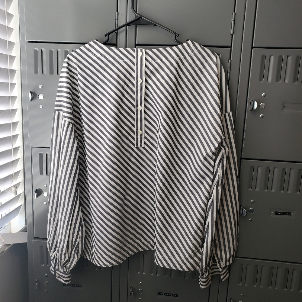 Striped Gap shirt SMALL - Picture 3 of 6